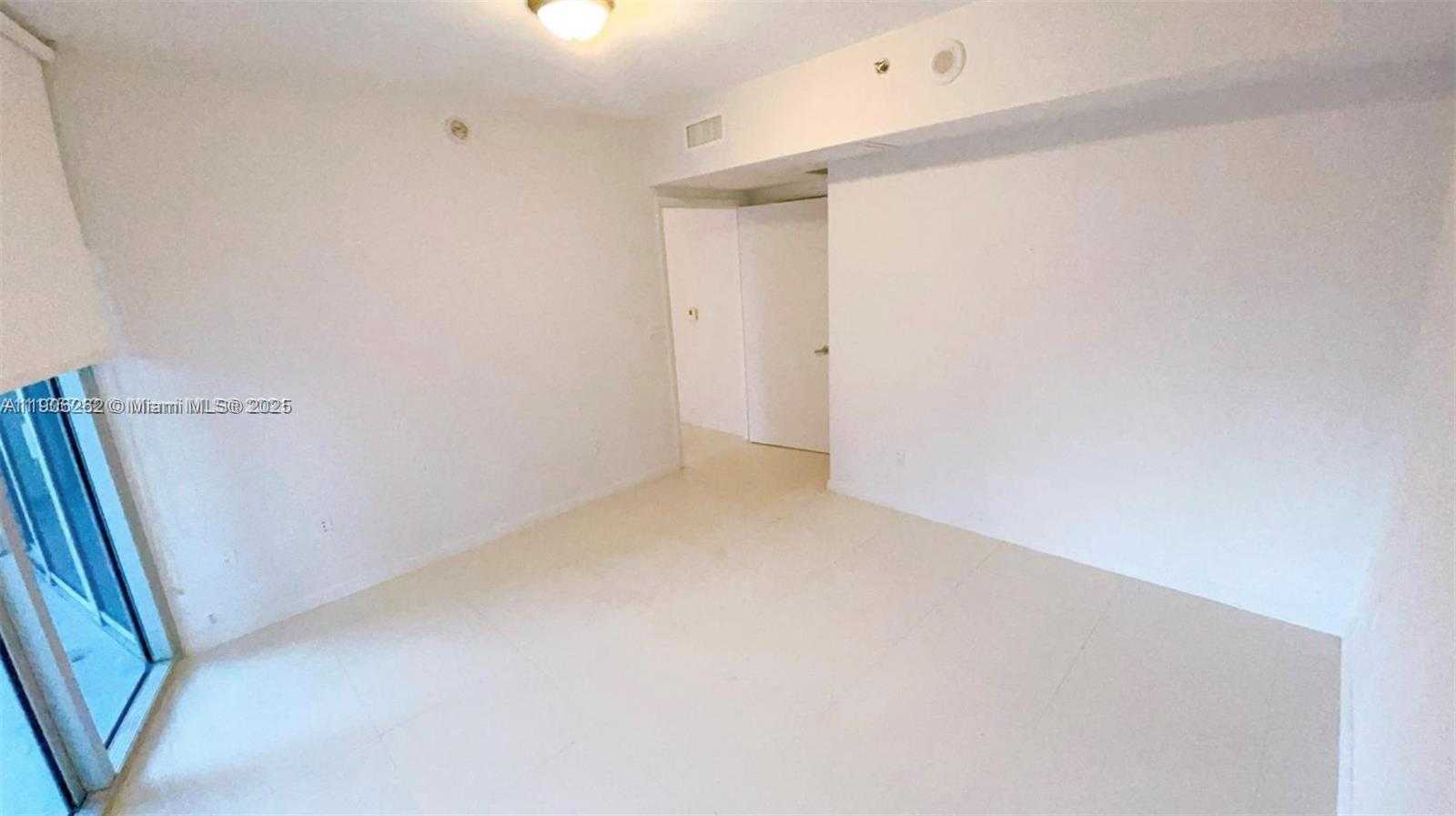Small Image of 495 BRICKELL AVE #1606, Miami Number 13