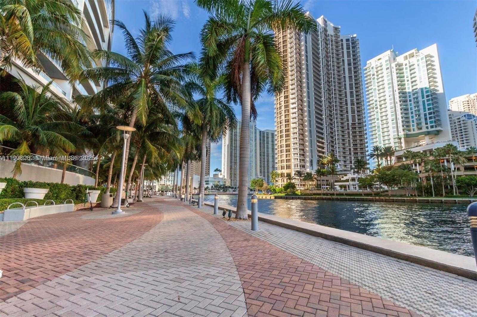 Small Image of 495 BRICKELL AVE #1606, Miami Number 25