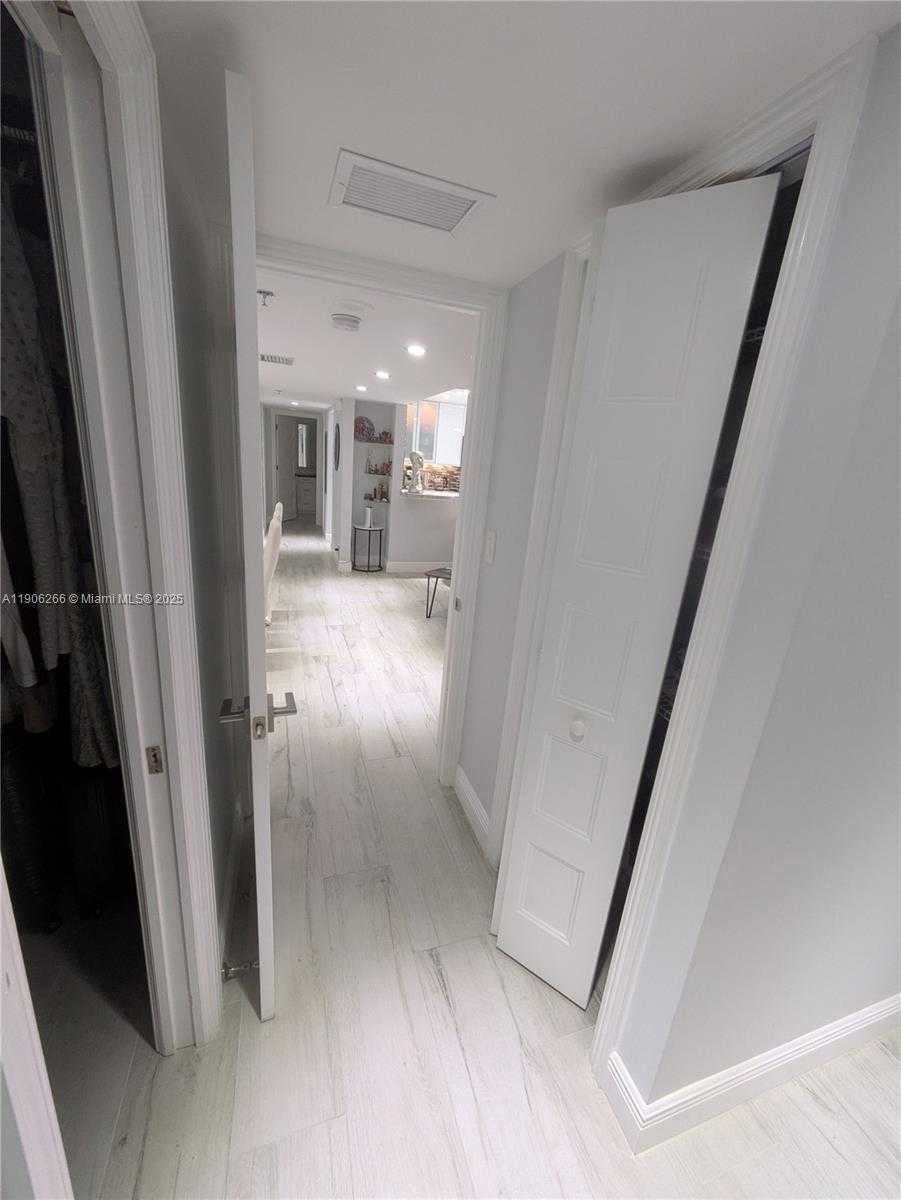 Small Image of 300 THREE ISLANDS BLVD #PH3A, Hallandale Beach Number 44