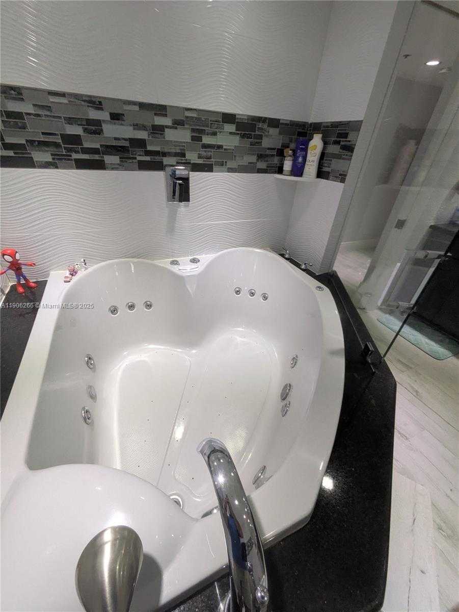 Small Image of 300 THREE ISLANDS BLVD #PH3A, Hallandale Beach Number 49