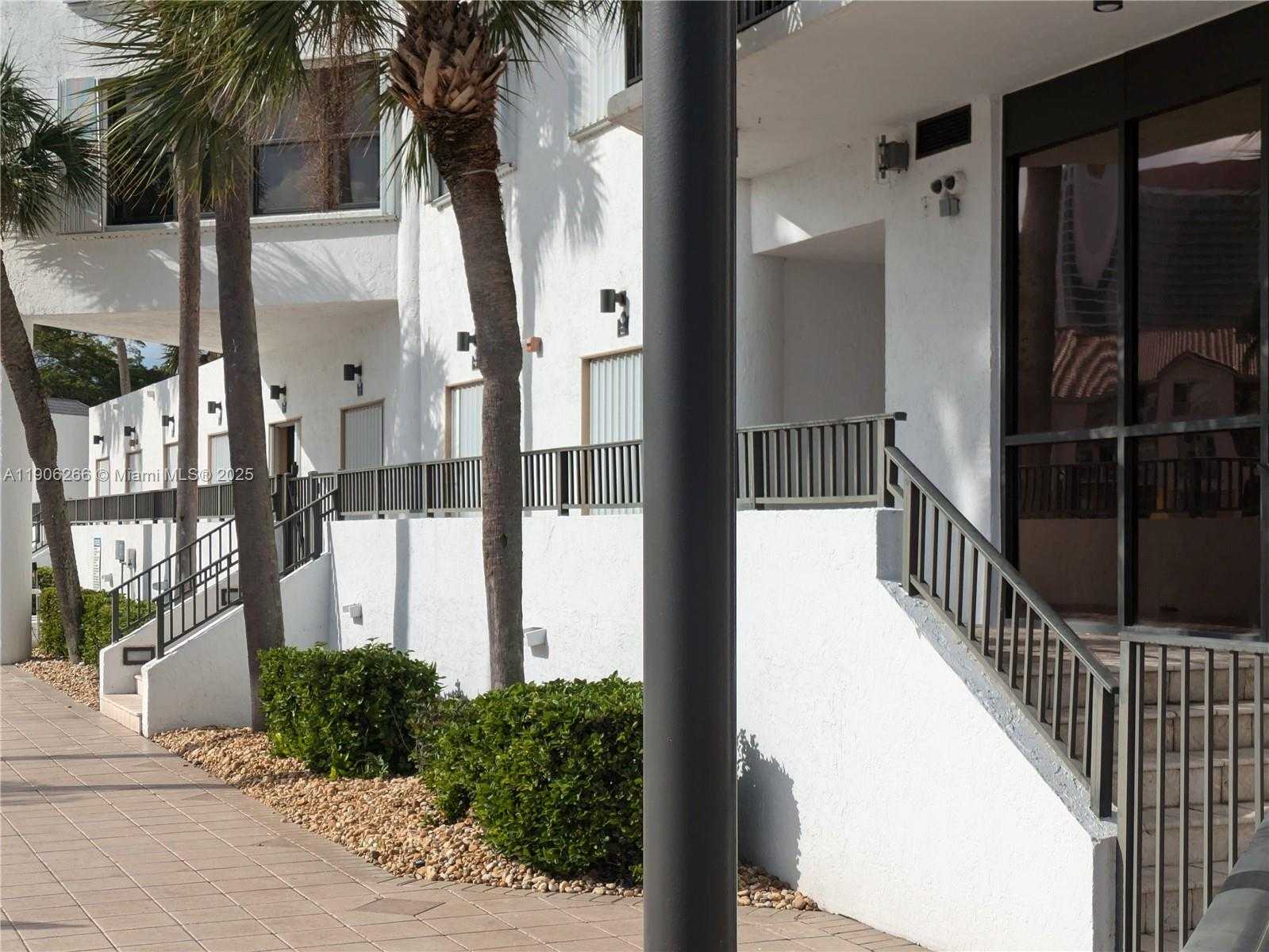 Small Image of 300 THREE ISLANDS BLVD #PH3A, Hallandale Beach Number 8