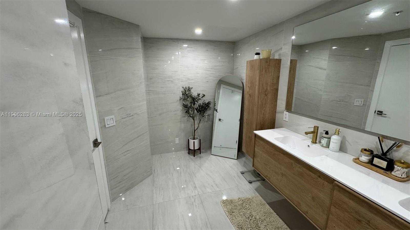 Small Image of 3000 NORTH EAST 188TH ST #402, Aventura Number 25