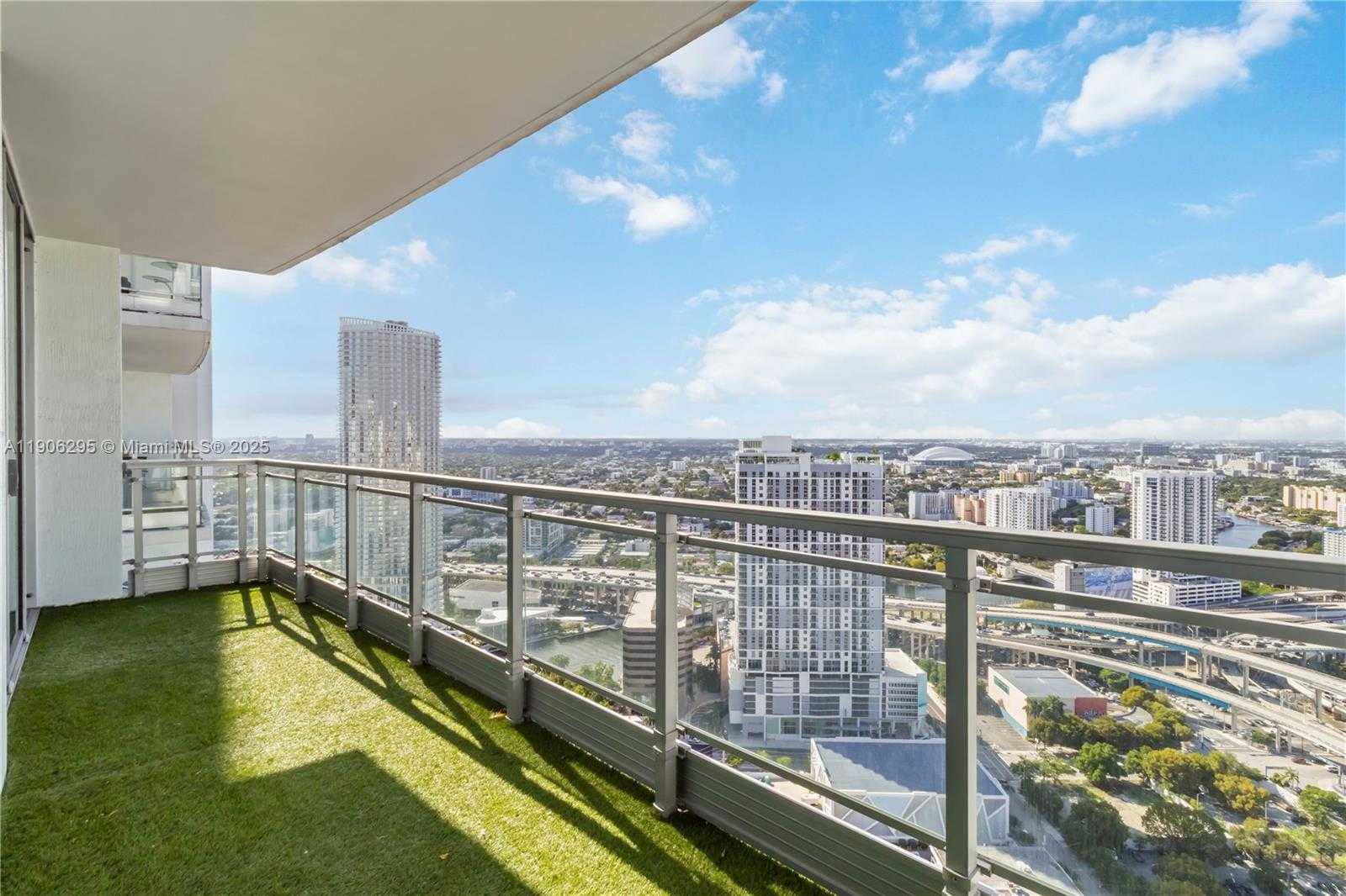 Small Image of 90 SOUTH WEST 3RD ST #4305, Miami Number 2