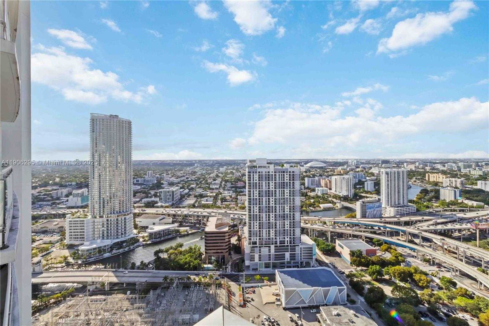 Small Image of 90 SOUTH WEST 3RD ST #4305, Miami Number 21