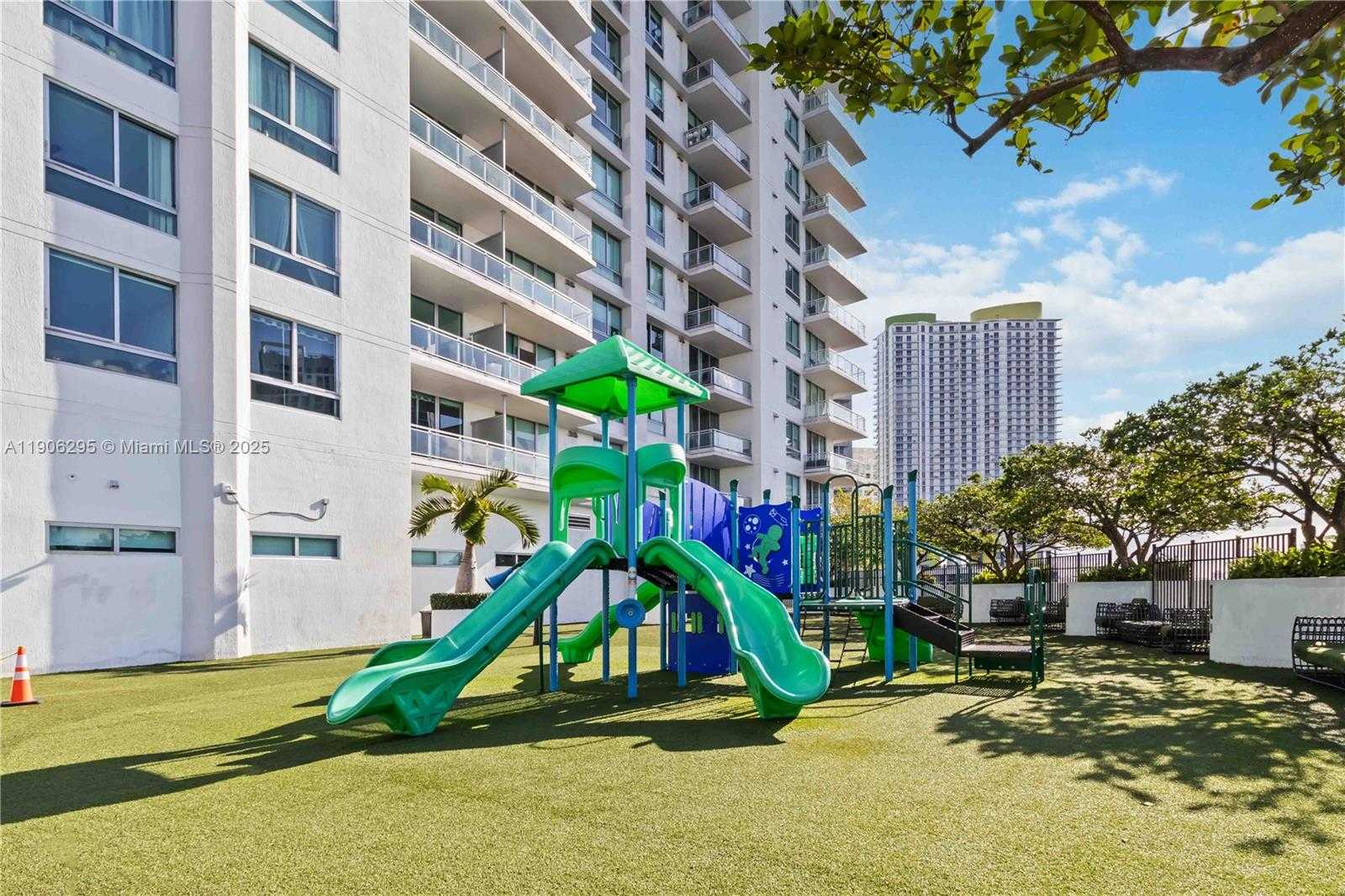 Small Image of 90 SOUTH WEST 3RD ST #4305, Miami Number 29