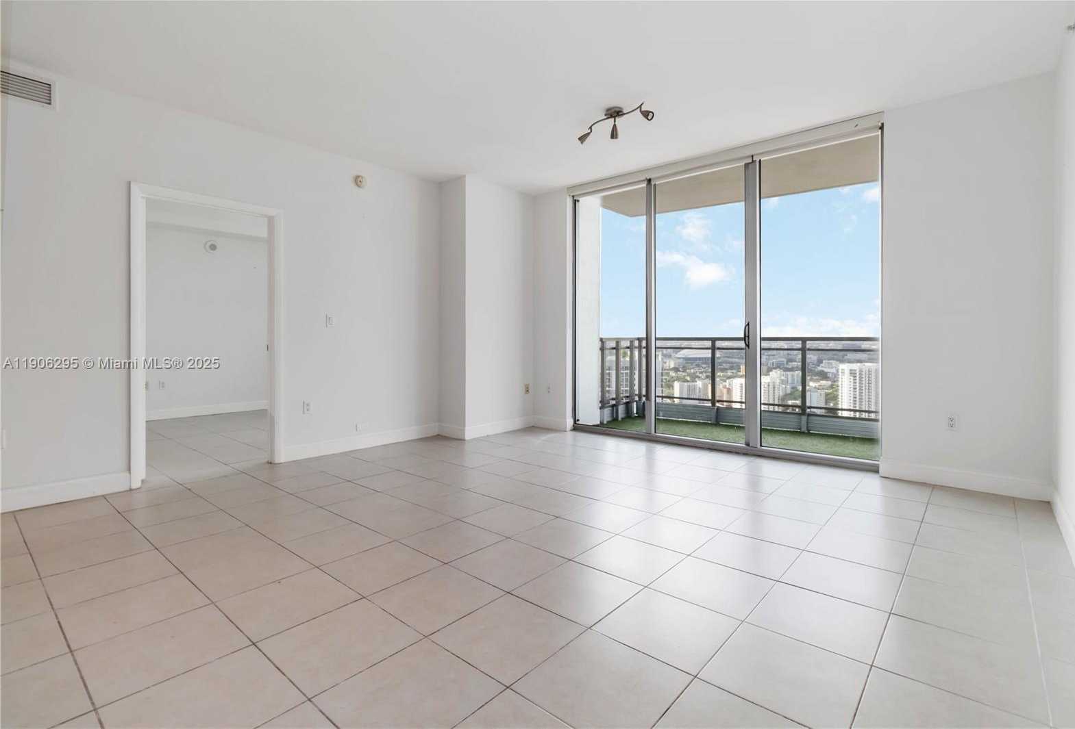 Small Image of 90 SOUTH WEST 3RD ST #4305, Miami Number 34