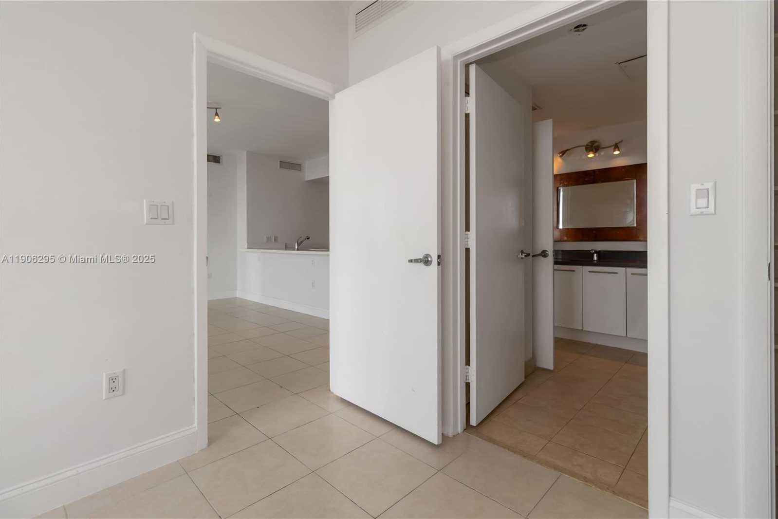 Small Image of 90 SOUTH WEST 3RD ST #4305, Miami Number 37