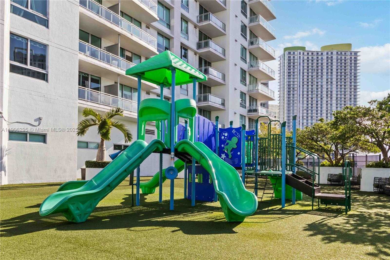 Small Image of 90 SOUTH WEST 3RD ST #4305, Miami Number 46