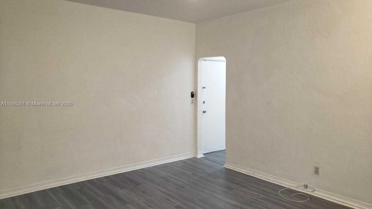 Small Image of 215 30TH ST #4, Miami Beach Number 15