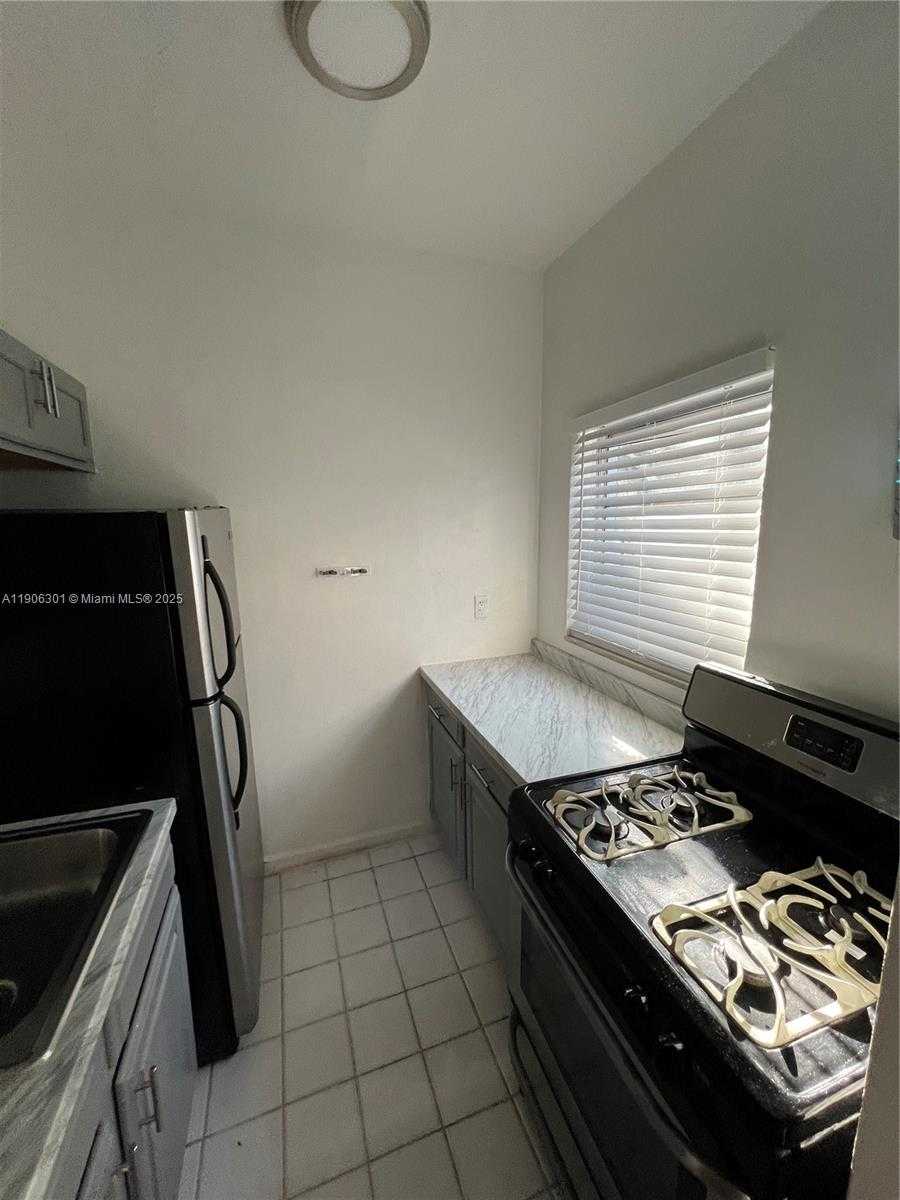 Small Image of 215 30TH ST #4, Miami Beach Number 7