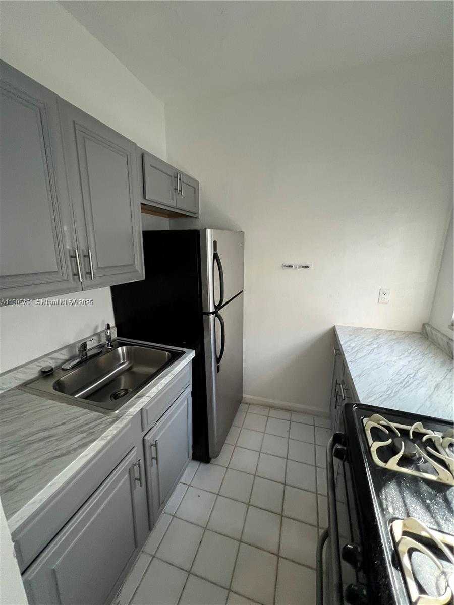 Small Image of 215 30TH ST #4, Miami Beach Number 8