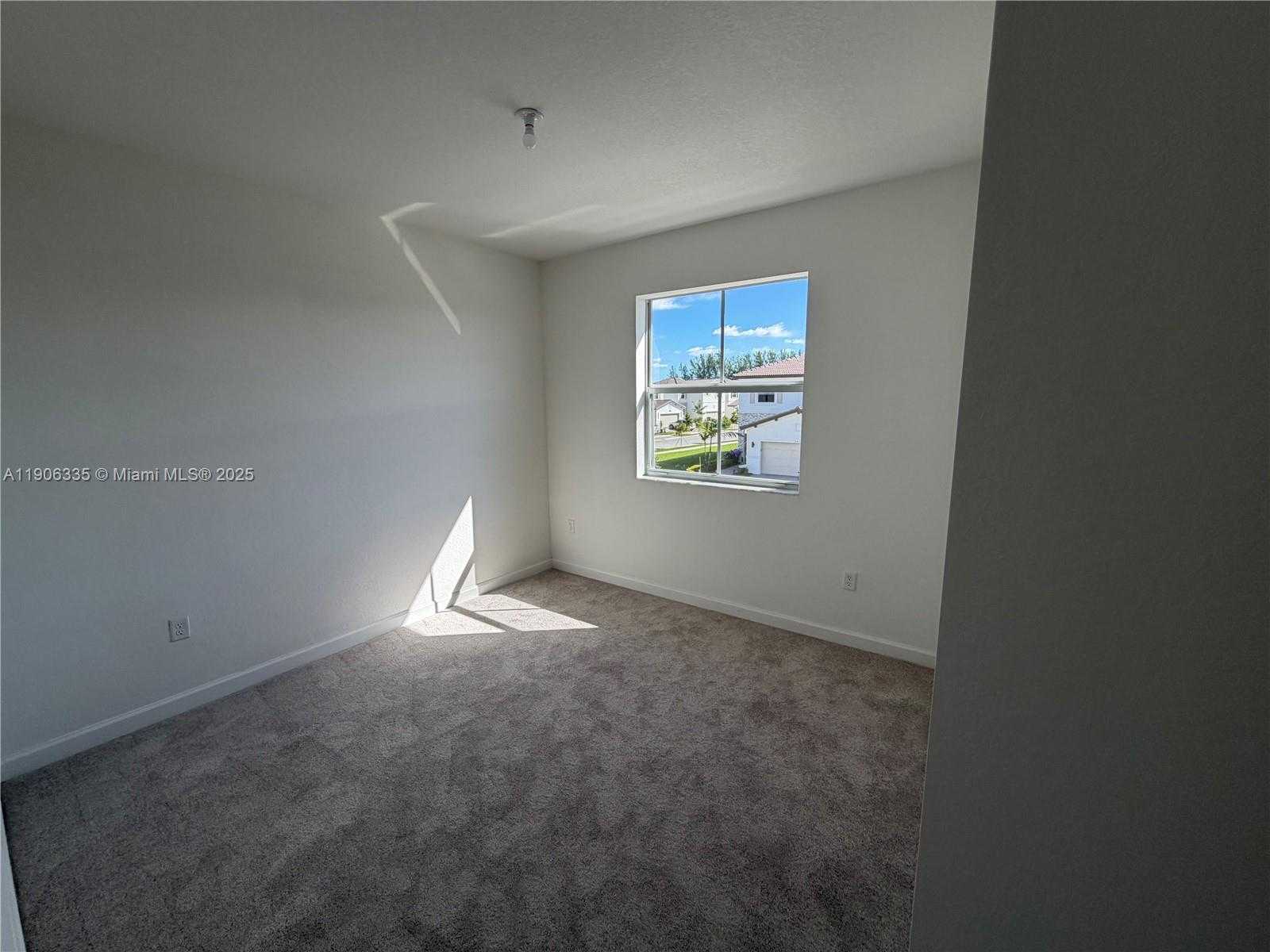 Small Image of 2426 SOUTH EAST 26 LN #2426, Homestead Number 16