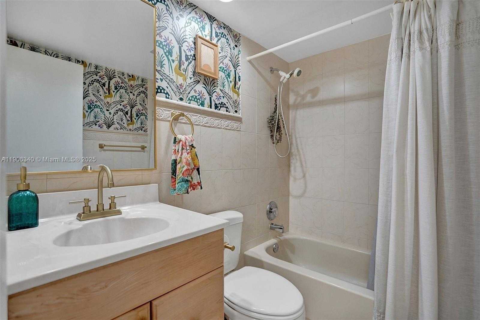 Small Image of 300 LAYNE BLVD #206, Hallandale Beach Number 12