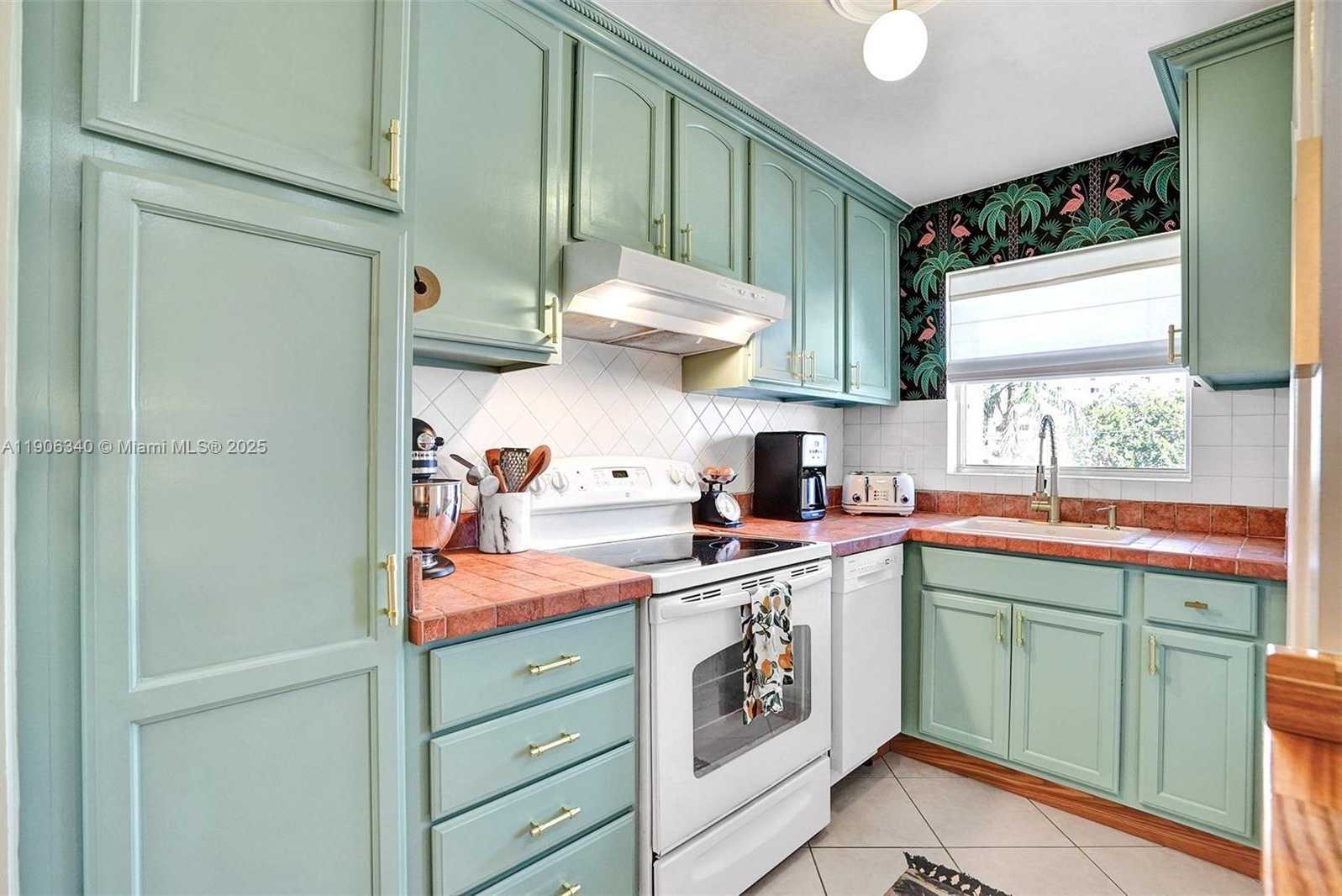 Small Image of 300 LAYNE BLVD #206, Hallandale Beach Number 4