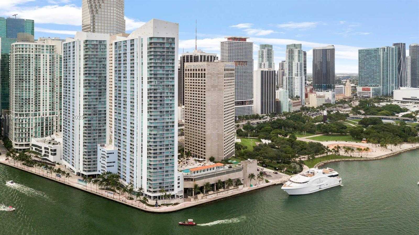 Small Image of 335 Biscayne Blvd, Miami, FL 33132, USA Number 11
