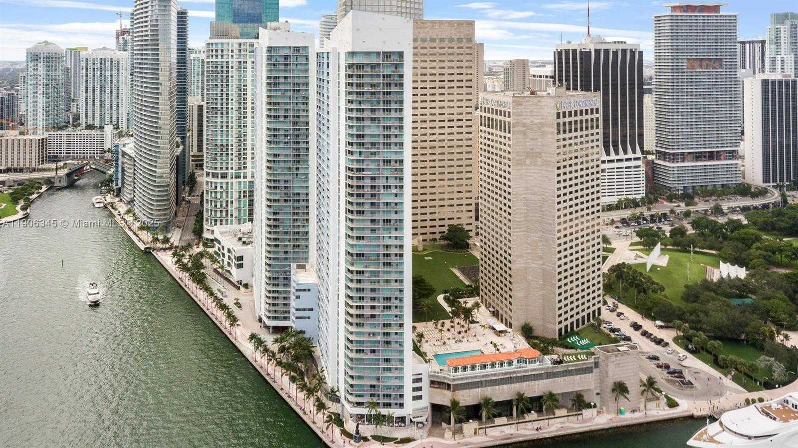 Small Image of 335 Biscayne Blvd, Miami, FL 33132, USA Number 13