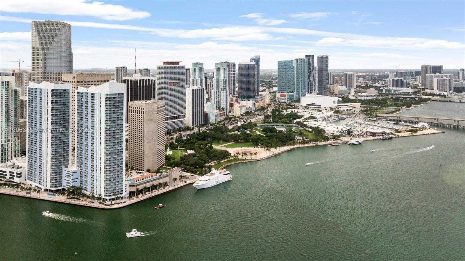 Small Image of 335 Biscayne Blvd, Miami, FL 33132, USA Number 15