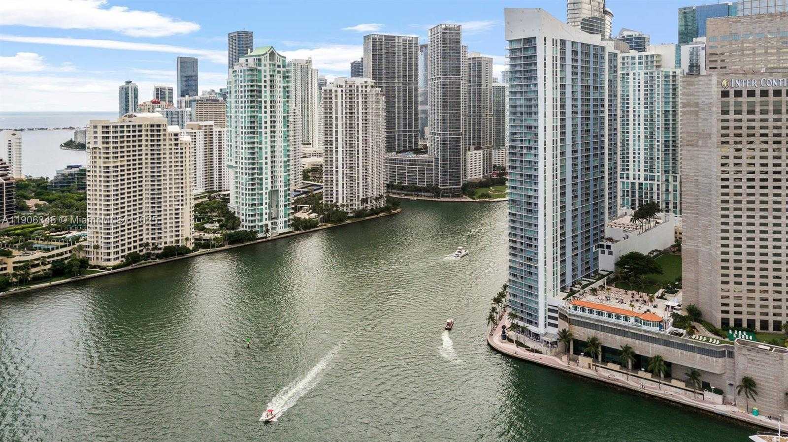 Small Image of 335 Biscayne Blvd, Miami, FL 33132, USA Number 16