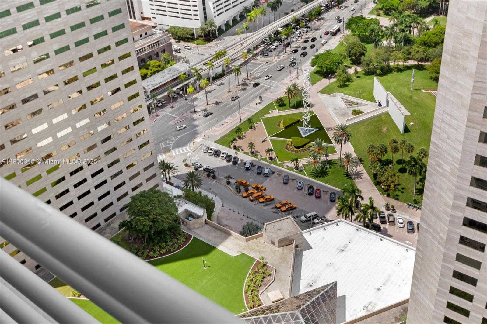 Small Image of 335 Biscayne Blvd, Miami, FL 33132, USA Number 17