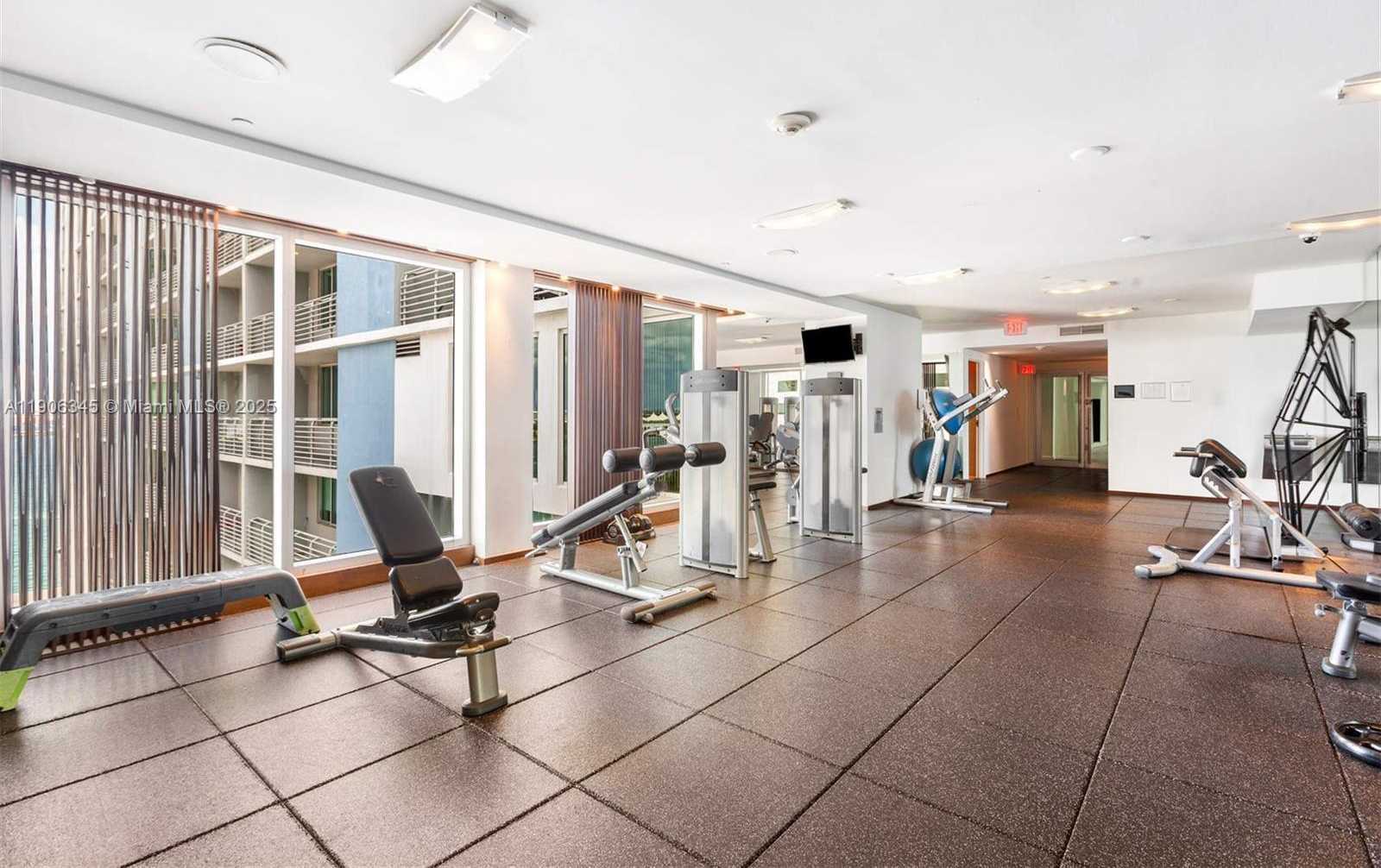 Small Image of 335 Biscayne Blvd, Miami, FL 33132, USA Number 18