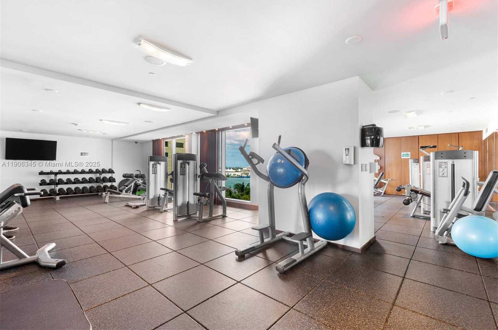 Small Image of 335 Biscayne Blvd, Miami, FL 33132, USA Number 19