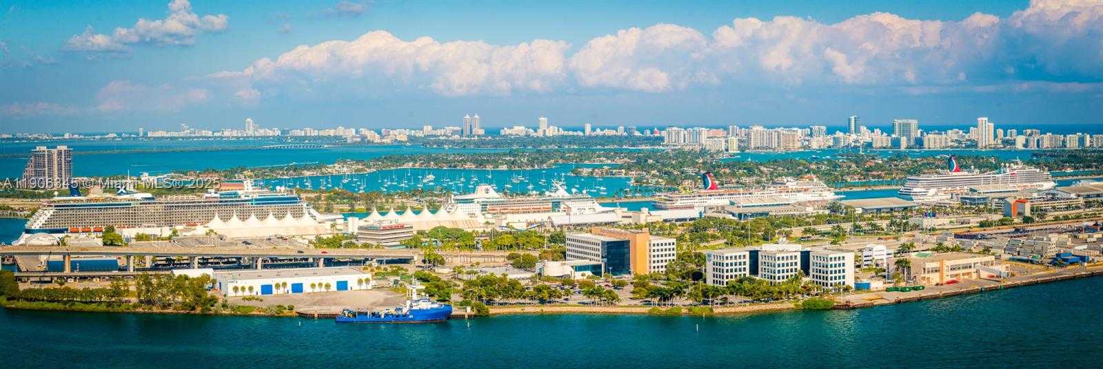 Small Image of 335 Biscayne Blvd, Miami, FL 33132, USA Number 21