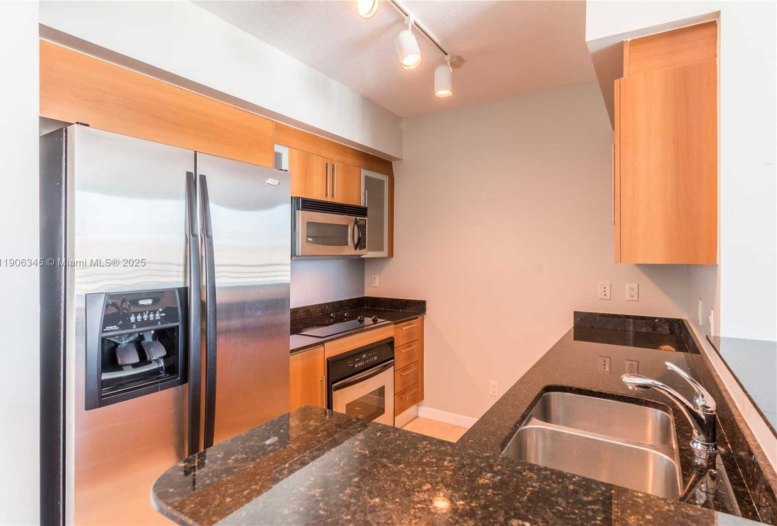 Small Image of 335 Biscayne Blvd, Miami, FL 33132, USA Number 6