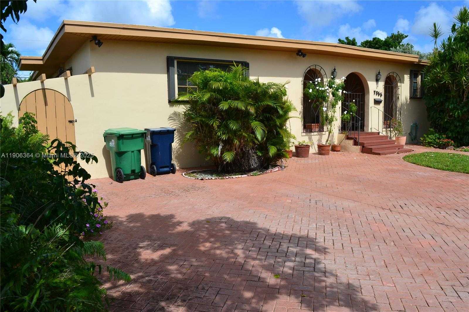 Small Image of 7855 SOUTH WEST 17TH TER, Miami Number 3