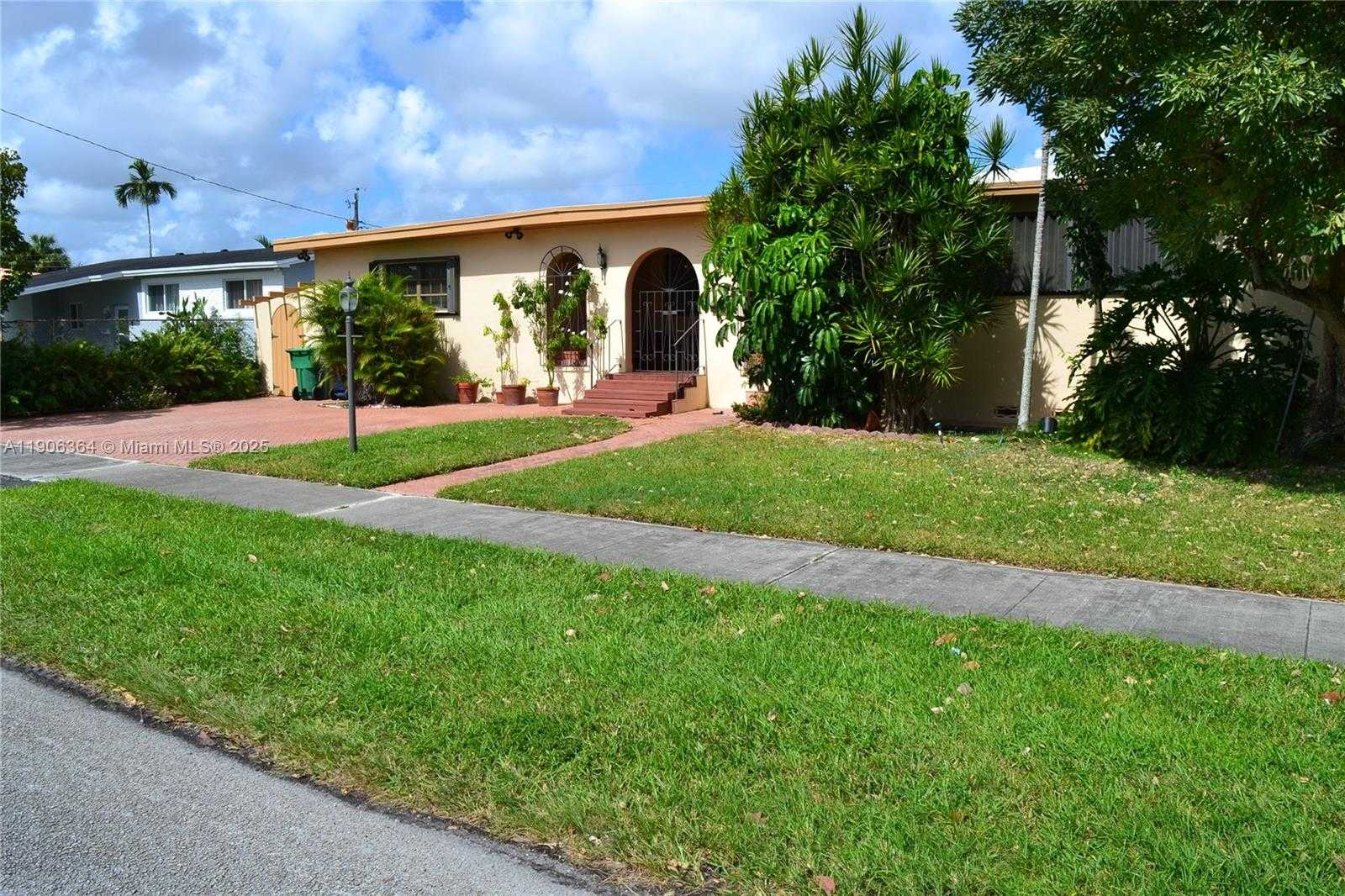 Small Image of 7855 SOUTH WEST 17TH TER, Miami Number 4