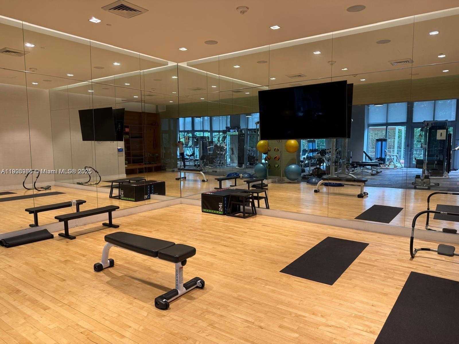 Small Image of 16385 BISCAYNE BLVD #301, North Miami Beach Number 15