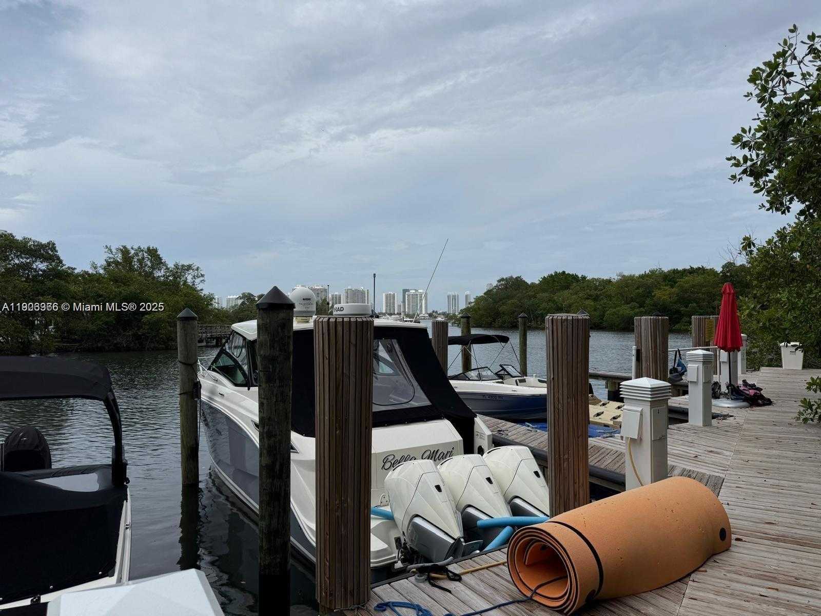 Small Image of 16385 BISCAYNE BLVD #301, North Miami Beach Number 16