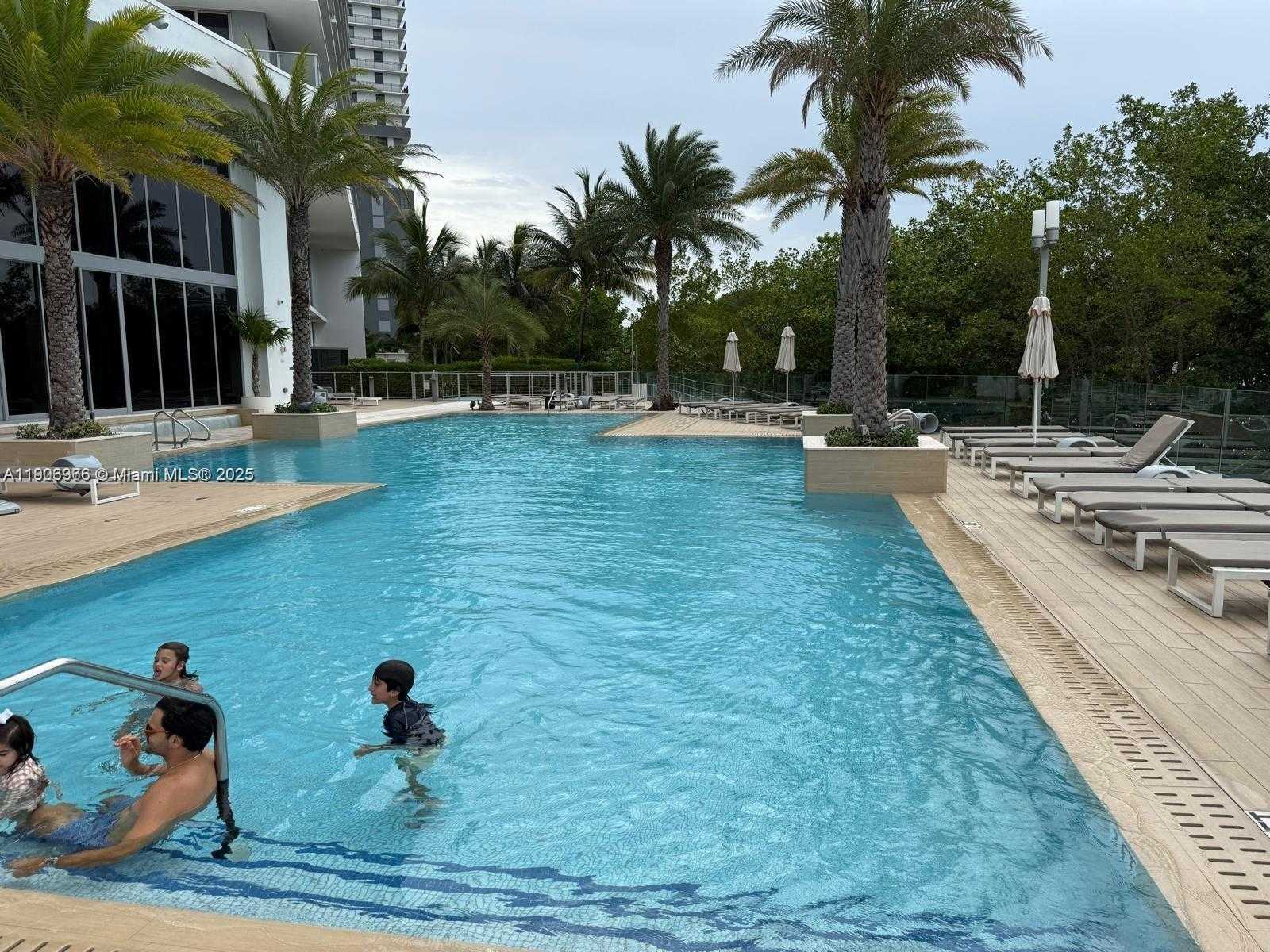 Small Image of 16385 BISCAYNE BLVD #301, North Miami Beach Number 17