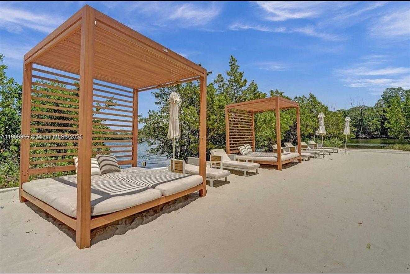 Small Image of 16385 BISCAYNE BLVD #301, North Miami Beach Number 23