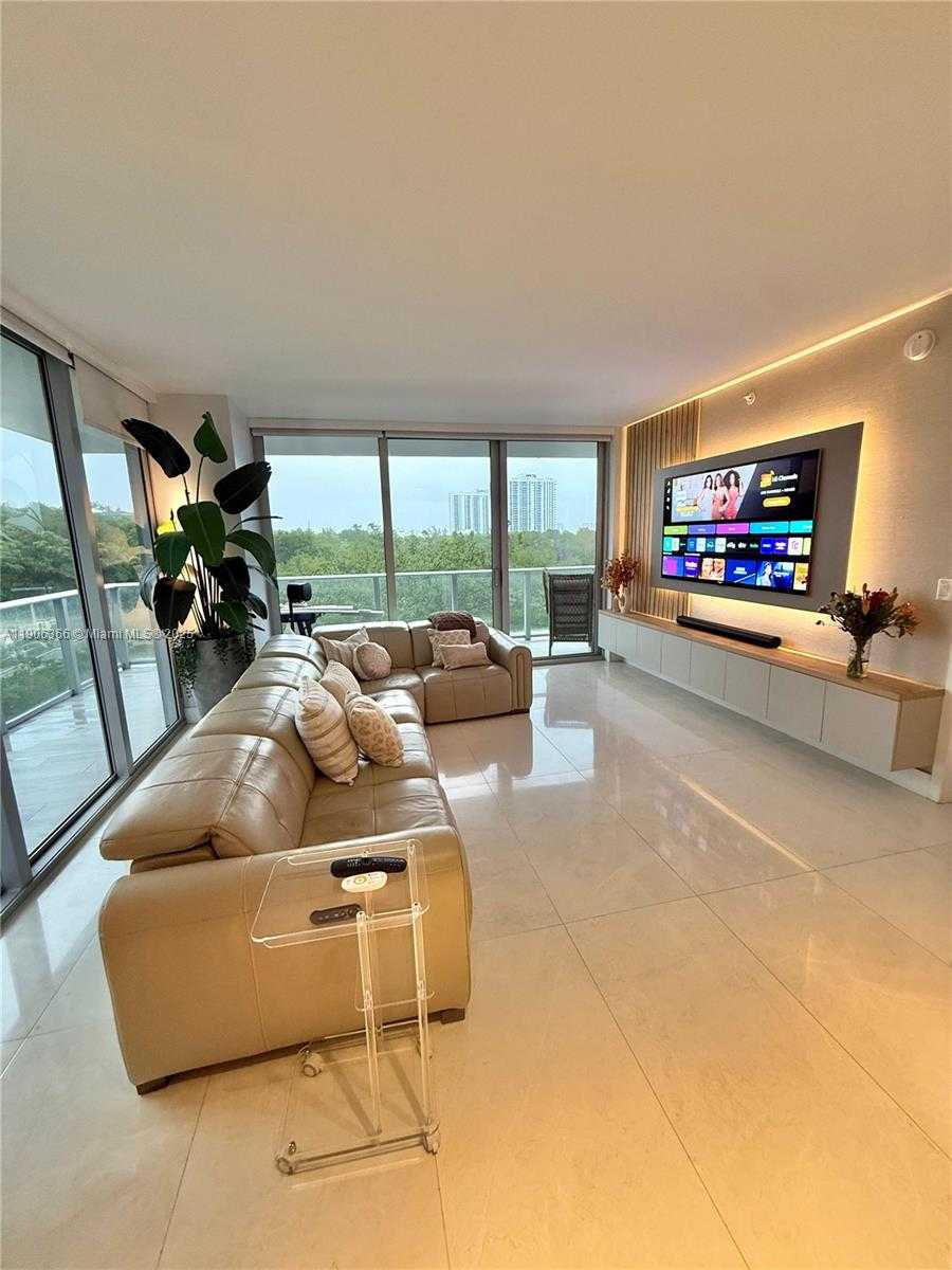 Small Image of 16385 BISCAYNE BLVD #301, North Miami Beach Number 3