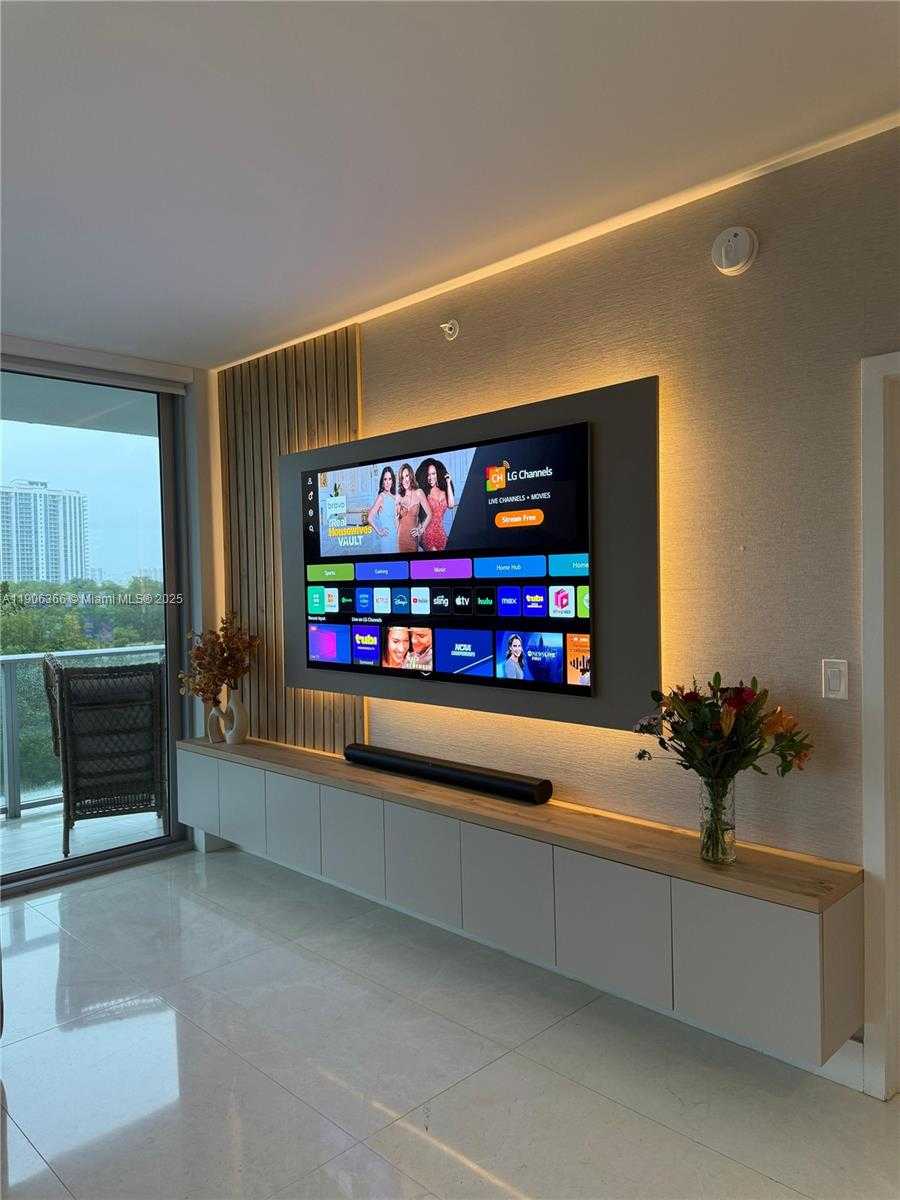 Small Image of 16385 BISCAYNE BLVD #301, North Miami Beach Number 6