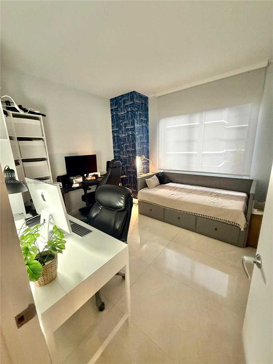 Small Image of 16385 BISCAYNE BLVD #301, North Miami Beach Number 7