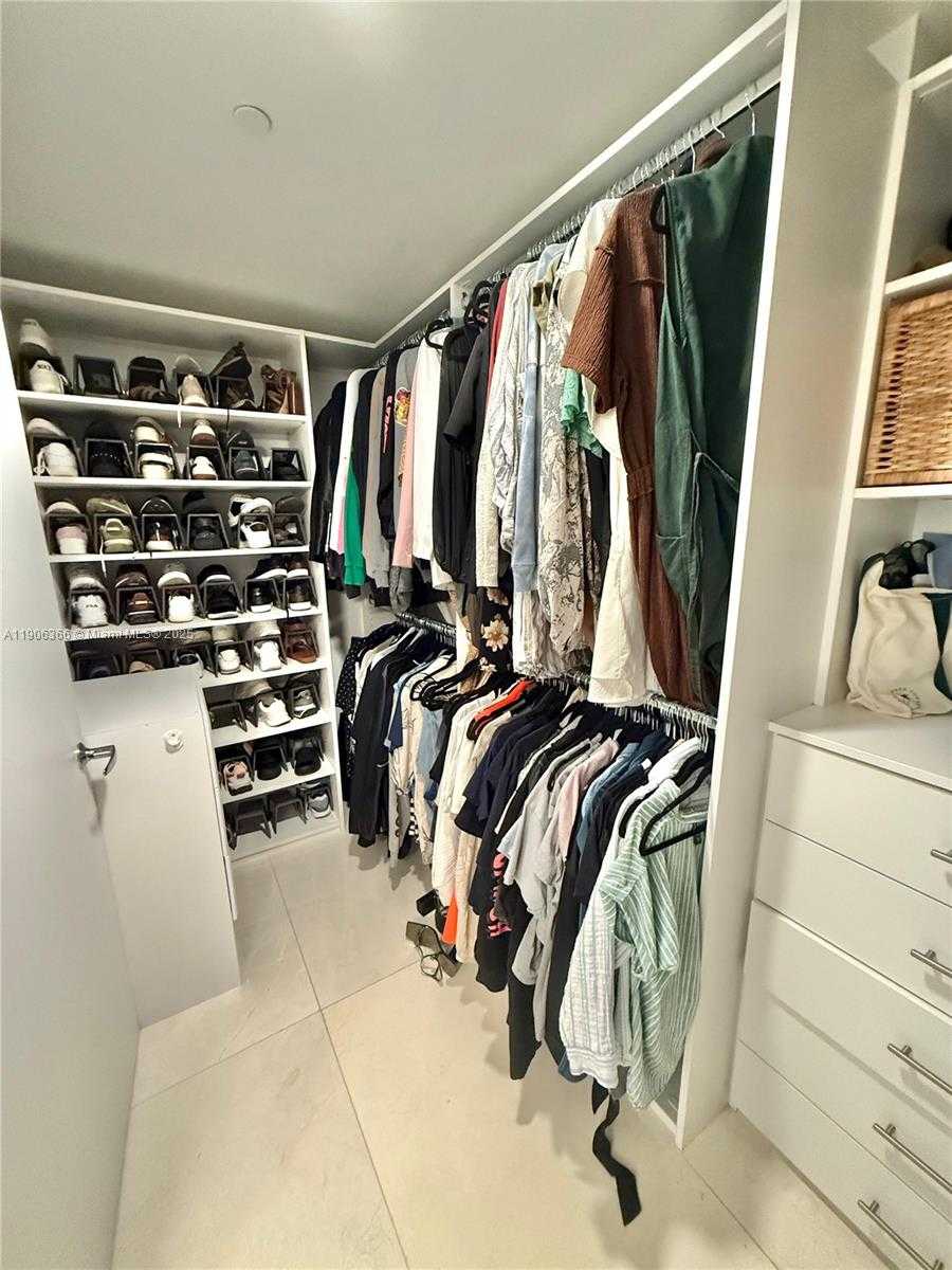 Small Image of 16385 BISCAYNE BLVD #301, North Miami Beach Number 9