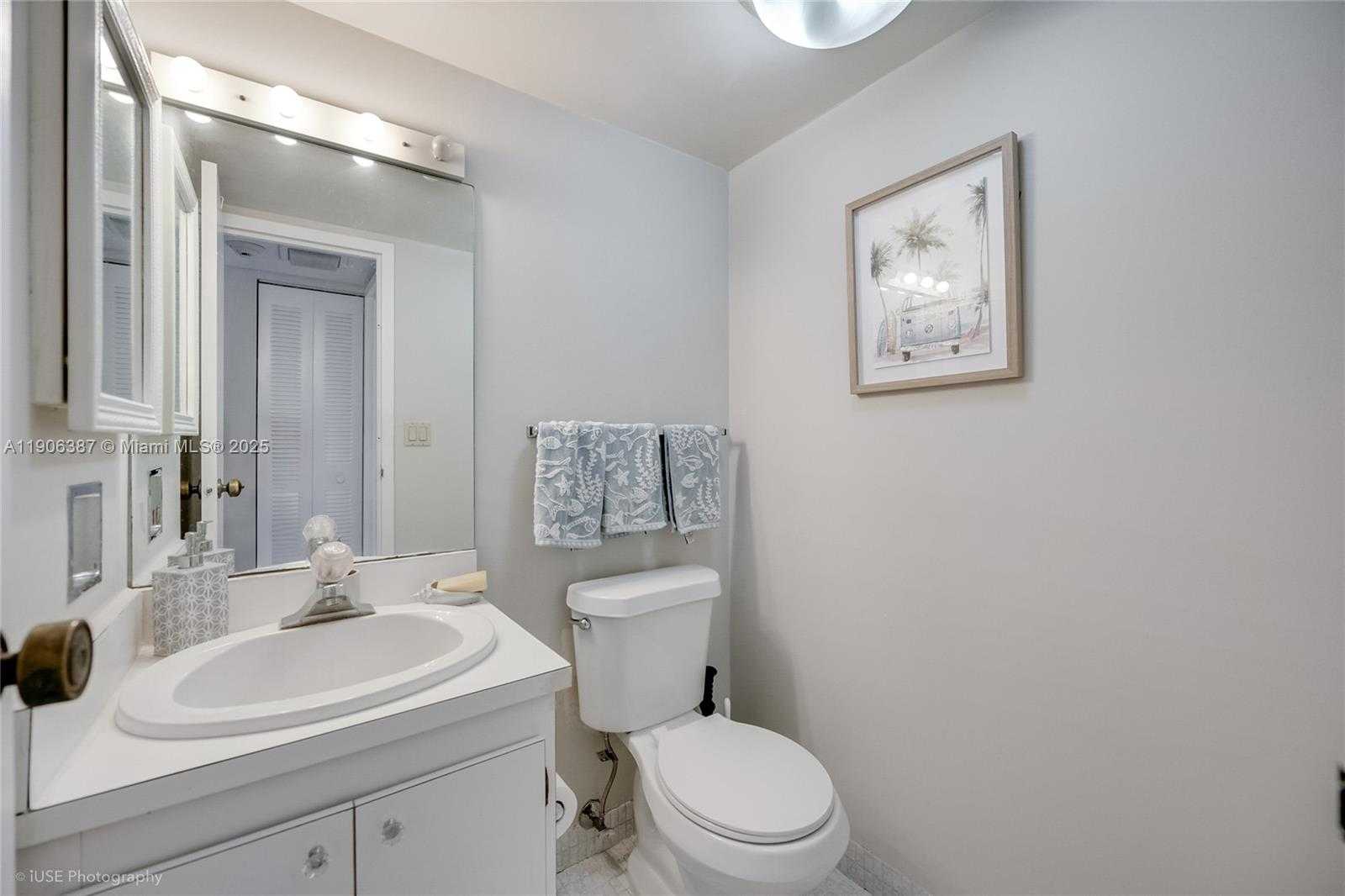 Small Image of 100 BAYVIEW DR #2102, Sunny Isles Beach Number 12
