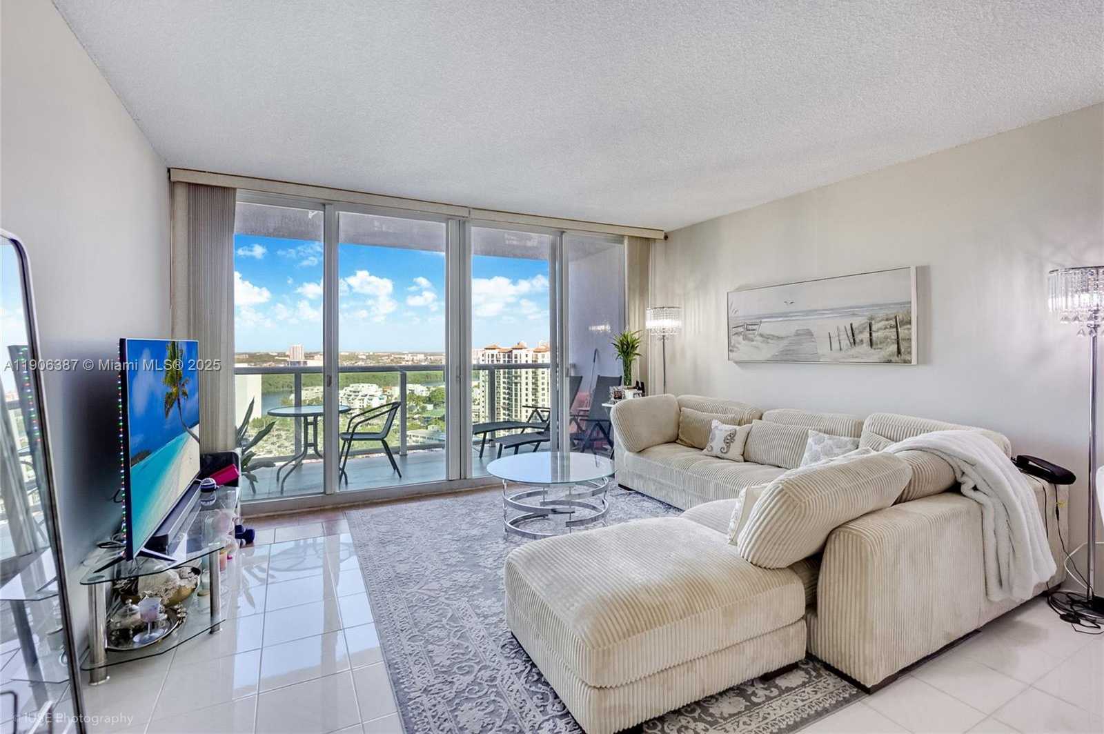 Small Image of 100 BAYVIEW DR #2102, Sunny Isles Beach Number 3