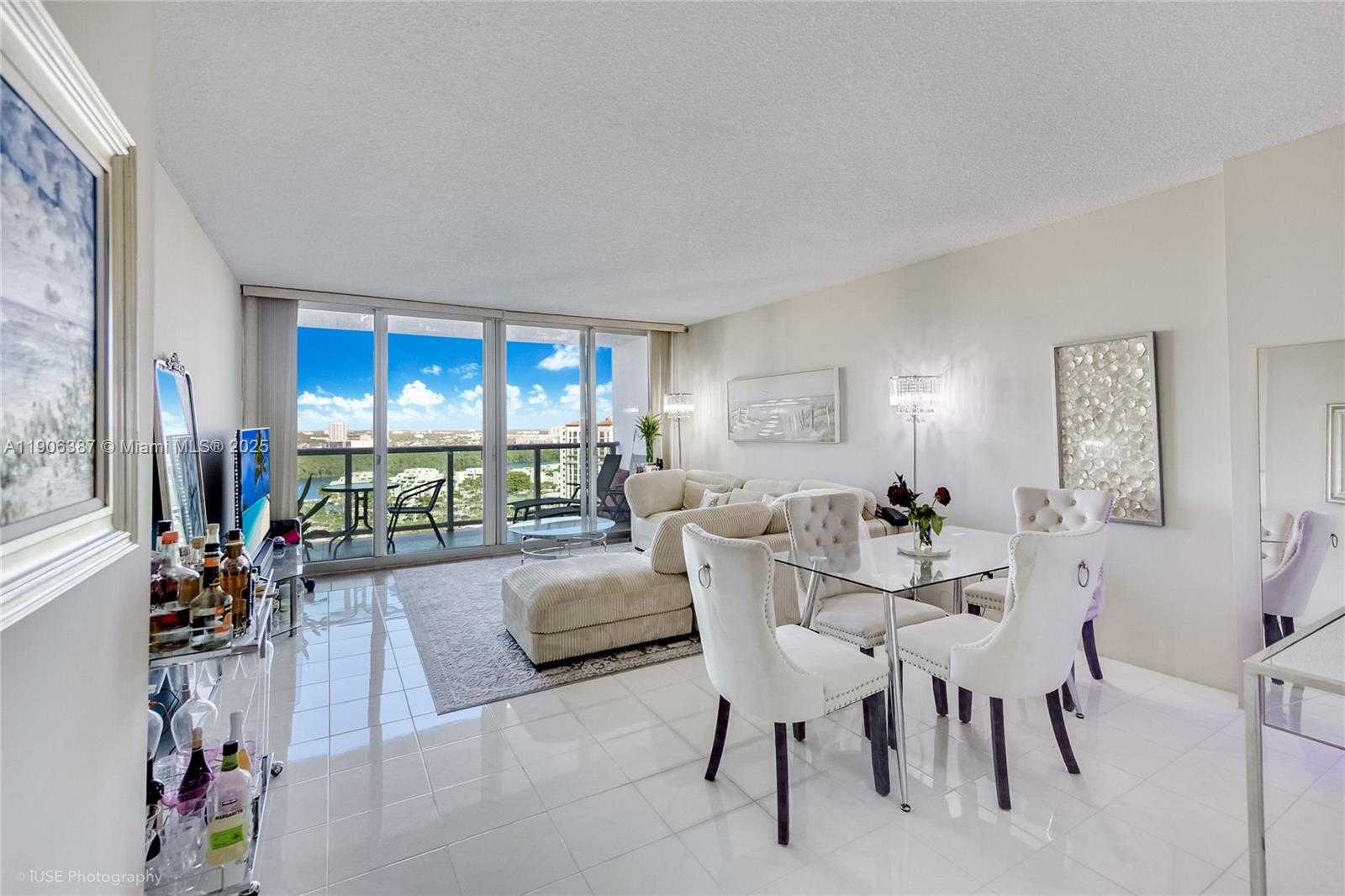Small Image of 100 BAYVIEW DR #2102, Sunny Isles Beach Number 4