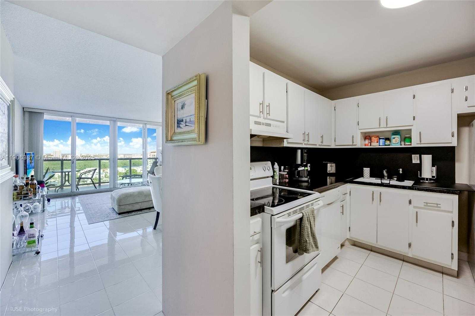 Small Image of 100 BAYVIEW DR #2102, Sunny Isles Beach Number 5