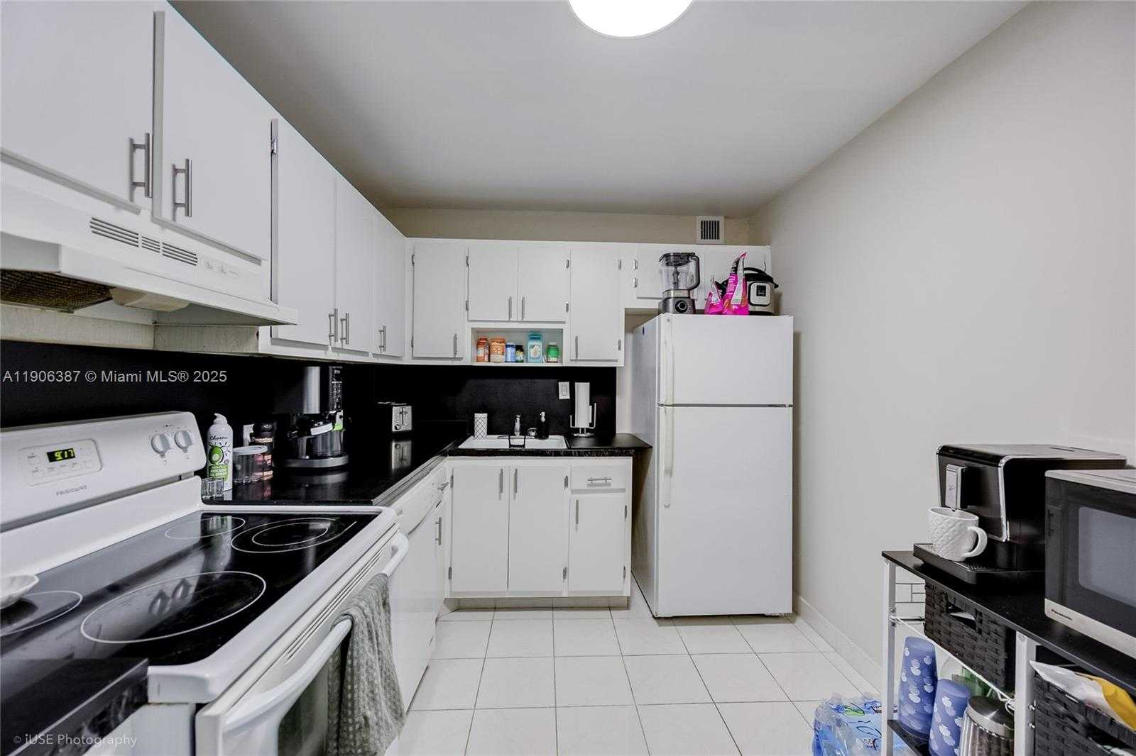 Small Image of 100 BAYVIEW DR #2102, Sunny Isles Beach Number 6