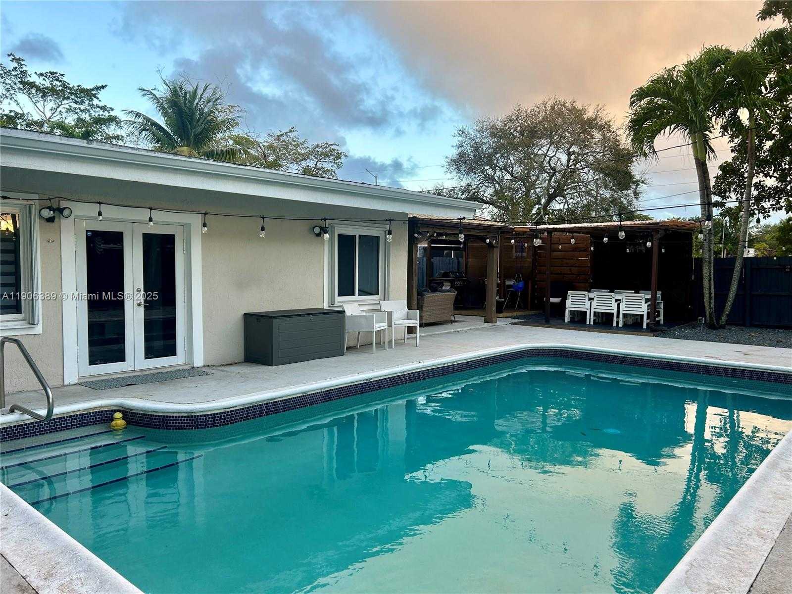 Small Image of 13560 NORTH WEST 2ND AVE #13560, North Miami Number 16