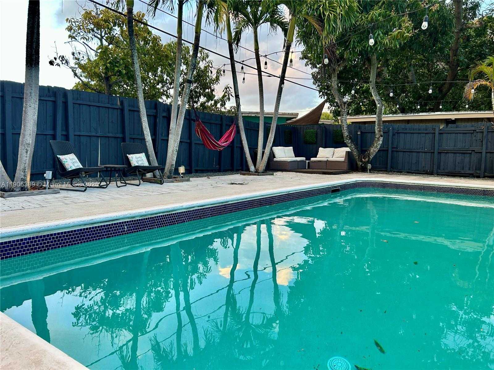 Small Image of 13560 NORTH WEST 2ND AVE #13560, North Miami Number 18