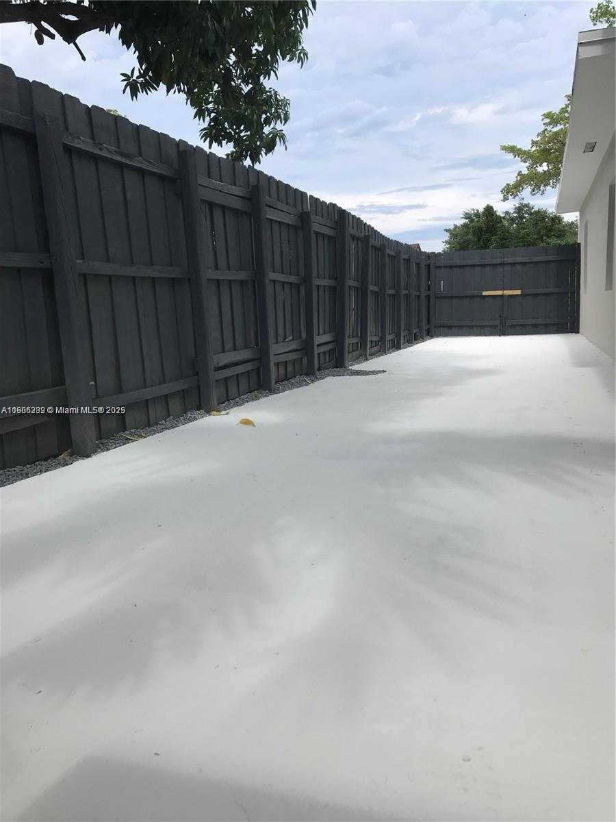 Small Image of 13560 NORTH WEST 2ND AVE #13560, North Miami Number 19