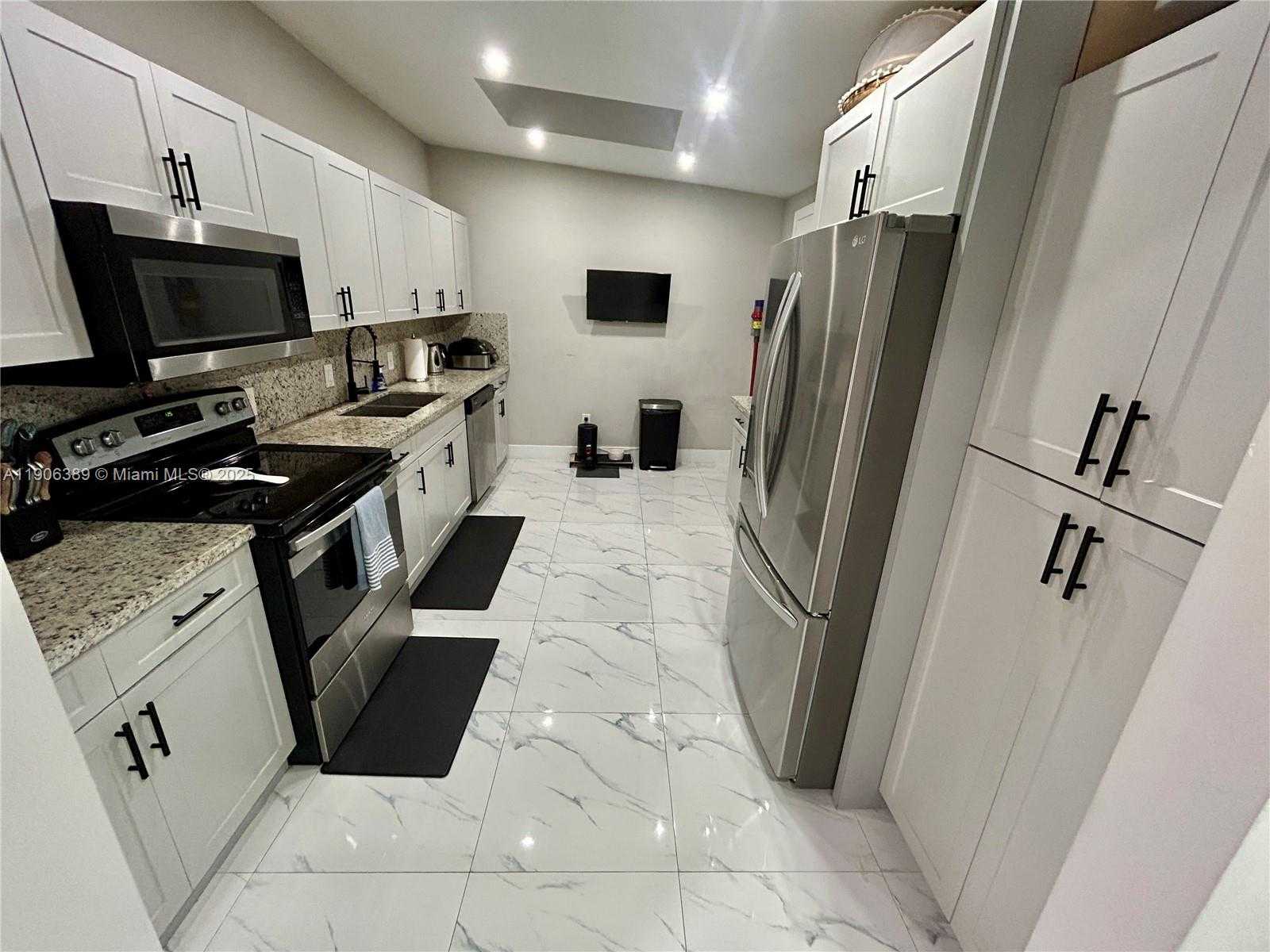 Small Image of 13560 NORTH WEST 2ND AVE #13560, North Miami Number 8