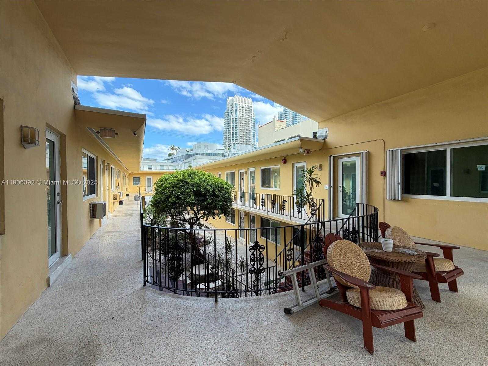 Small Image of 75 WASHINGTON AVE #16, Miami Beach Number 2