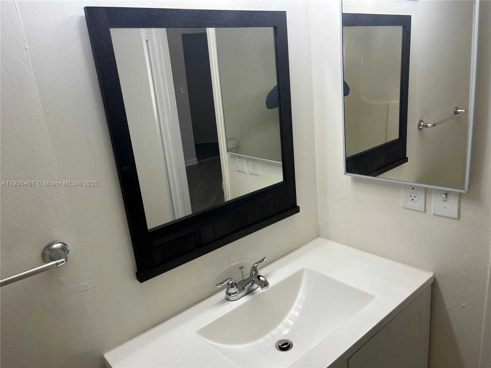 Small Image of 9447 FONTAINEBLEAU BLVD #201, Miami Number 4