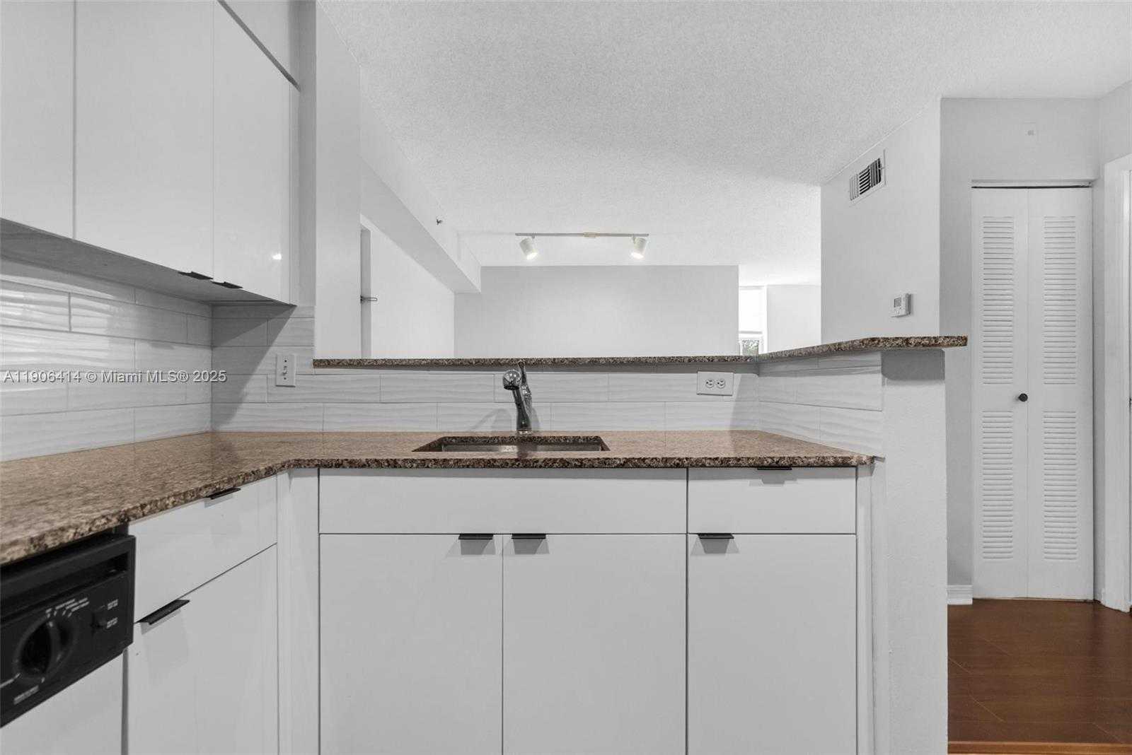 Small Image of 4320 NORTH WEST 107TH AVE #201-1, Doral Number 6