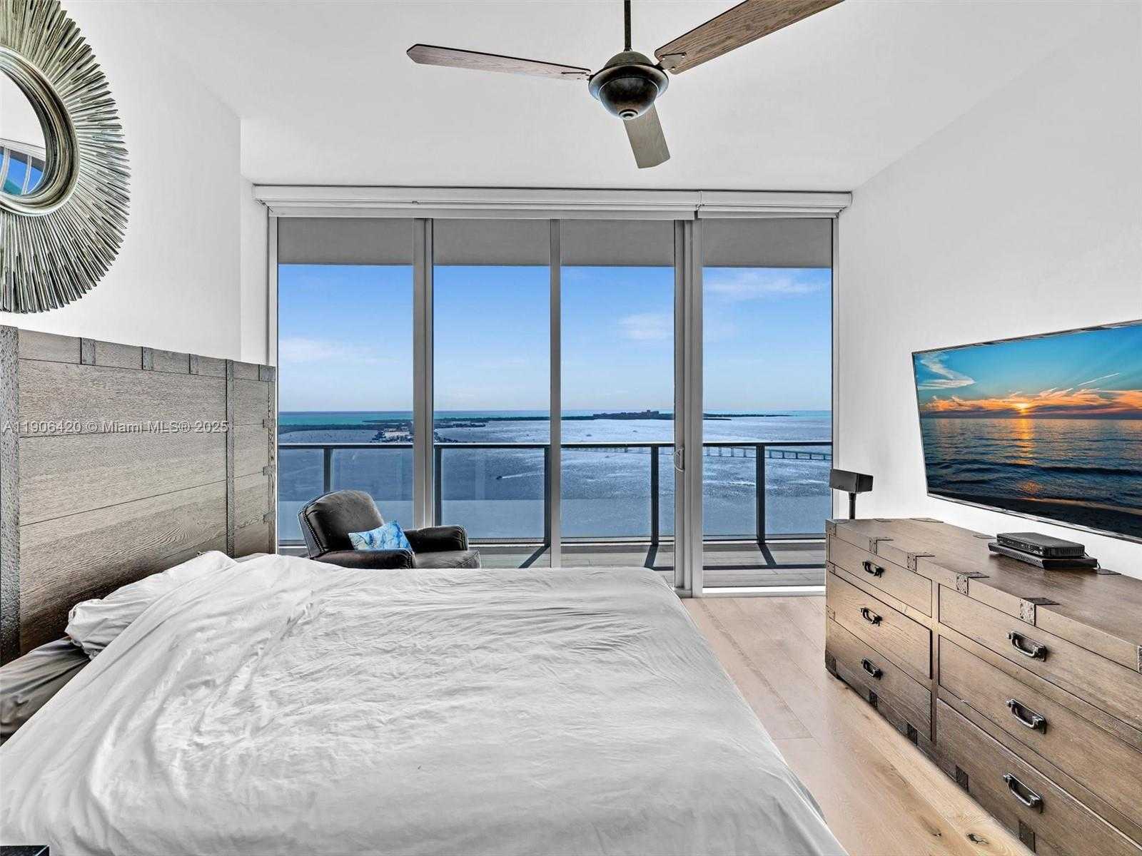 Small Image of 1300 BRICKELL BAY DR #4202, Miami Number 12